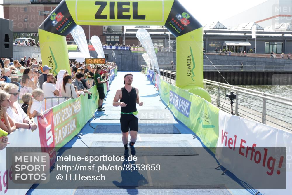 10.08.2025 - GEWOBA Citytriathlon Bremen H.Heesch http://msf.ph/oto/8553659 10.08.2025 15:14:57 Ziel 48 meine-sportfotos.de