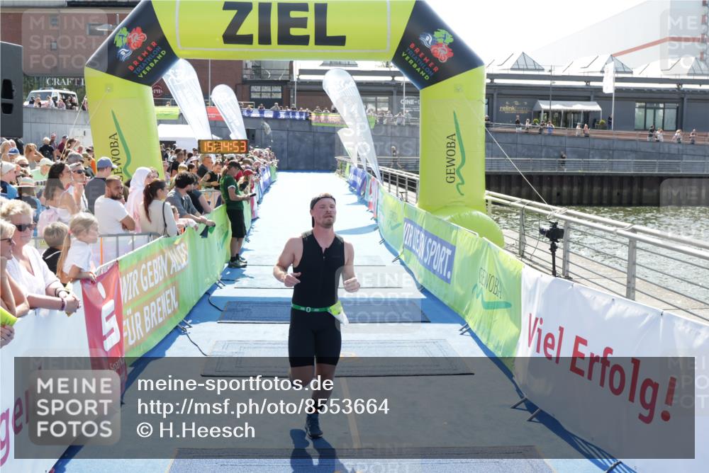 10.08.2025 - GEWOBA Citytriathlon Bremen H.Heesch http://msf.ph/oto/8553664 10.08.2025 15:14:57 Ziel 48 meine-sportfotos.de