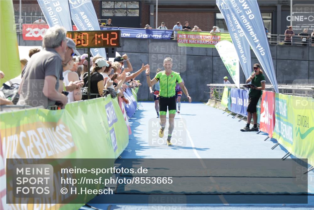 10.08.2025 - GEWOBA Citytriathlon Bremen H.Heesch http://msf.ph/oto/8553665 10.08.2025 14:01:46 Ziel 846, 889 meine-sportfotos.de