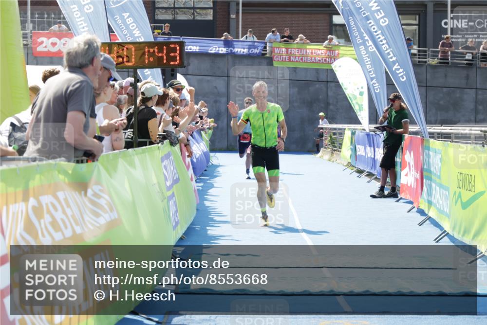 10.08.2025 - GEWOBA Citytriathlon Bremen H.Heesch http://msf.ph/oto/8553668 10.08.2025 14:01:46 Ziel 846, 889 meine-sportfotos.de