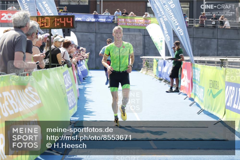 10.08.2025 - GEWOBA Citytriathlon Bremen H.Heesch http://msf.ph/oto/8553671 10.08.2025 14:01:48 Ziel 680, 846, 889, 951 meine-sportfotos.de