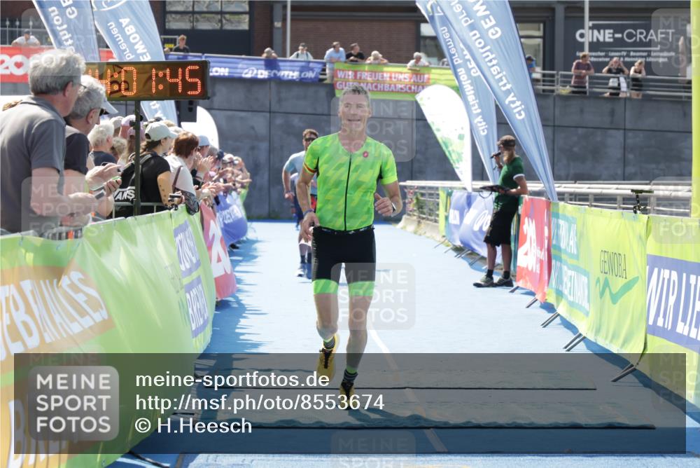 10.08.2025 - GEWOBA Citytriathlon Bremen H.Heesch http://msf.ph/oto/8553674 10.08.2025 14:01:48 Ziel 680, 846, 889, 951 meine-sportfotos.de