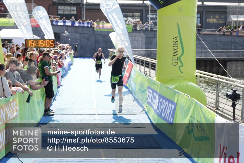 10.08.2025 - GEWOBA Citytriathlon Bremen H.Heesch http://msf.ph/oto/8553675 10.08.2025 15:15:08 Ziel 186, 254 meine-sportfotos.de