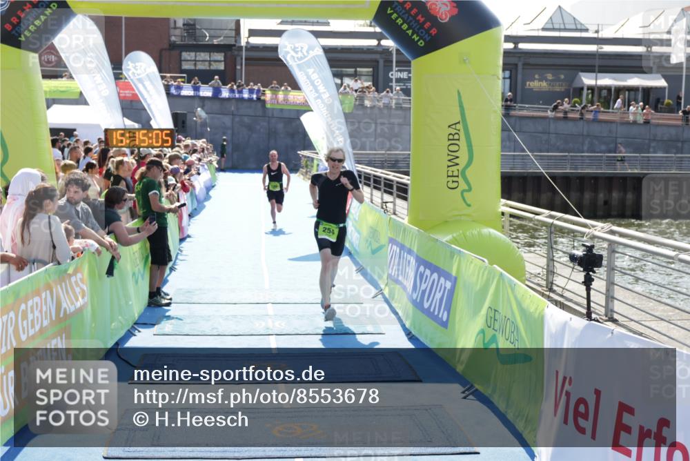 10.08.2025 - GEWOBA Citytriathlon Bremen H.Heesch http://msf.ph/oto/8553678 10.08.2025 15:15:09 Ziel 186, 254 meine-sportfotos.de