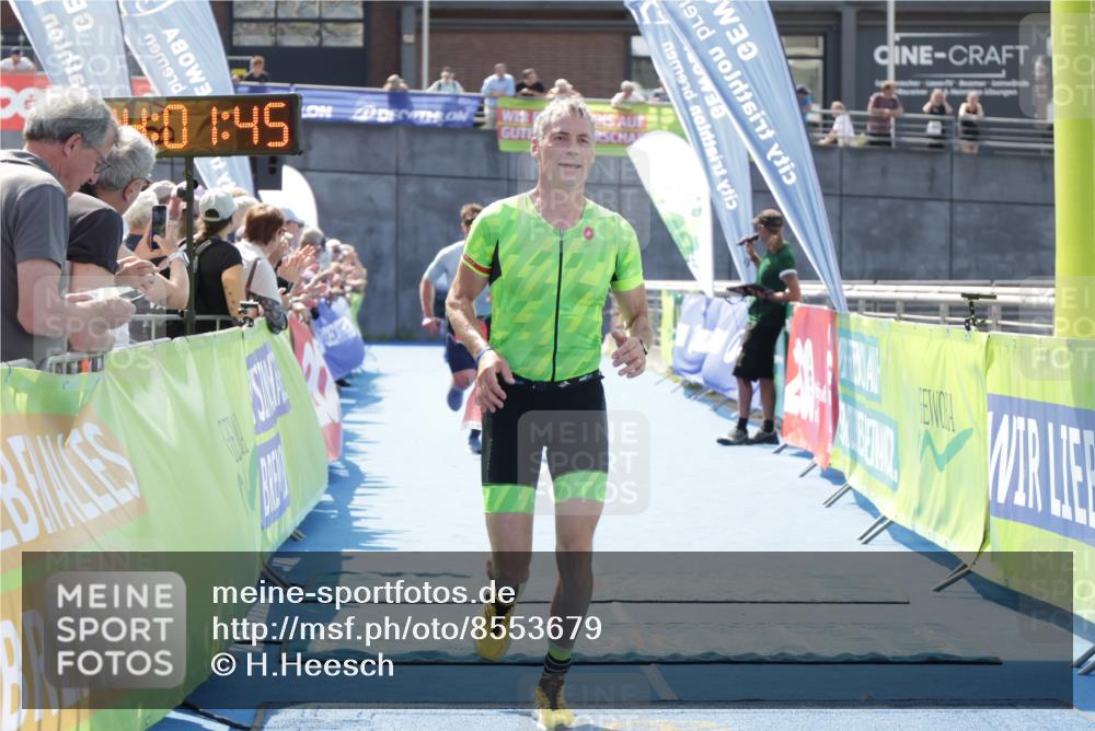 10.08.2025 - GEWOBA Citytriathlon Bremen H.Heesch http://msf.ph/oto/8553679 10.08.2025 14:01:49 Ziel 680, 846, 889, 951 meine-sportfotos.de