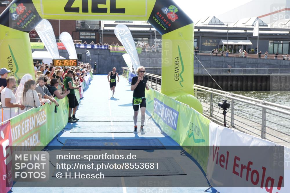 10.08.2025 - GEWOBA Citytriathlon Bremen H.Heesch http://msf.ph/oto/8553681 10.08.2025 15:15:09 Ziel 186, 254 meine-sportfotos.de