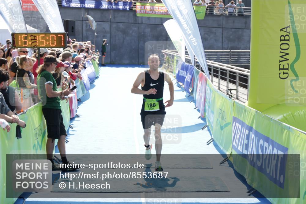 10.08.2025 - GEWOBA Citytriathlon Bremen H.Heesch http://msf.ph/oto/8553687 10.08.2025 15:15:11 Ziel 186, 254 meine-sportfotos.de
