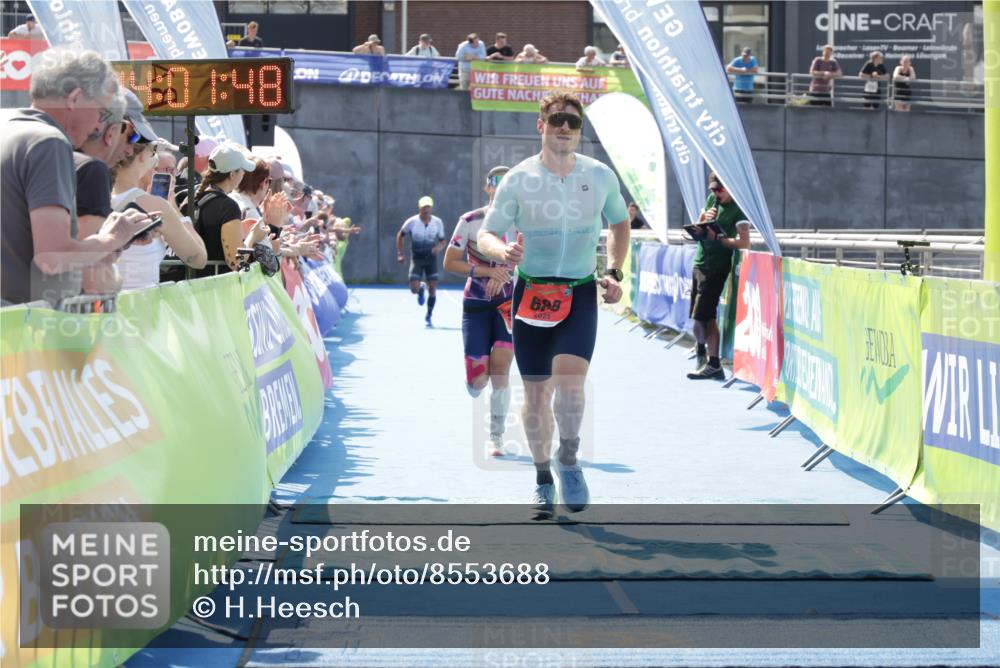 10.08.2025 - GEWOBA Citytriathlon Bremen H.Heesch http://msf.ph/oto/8553688 10.08.2025 14:01:52 Ziel 680, 846, 889, 951 meine-sportfotos.de