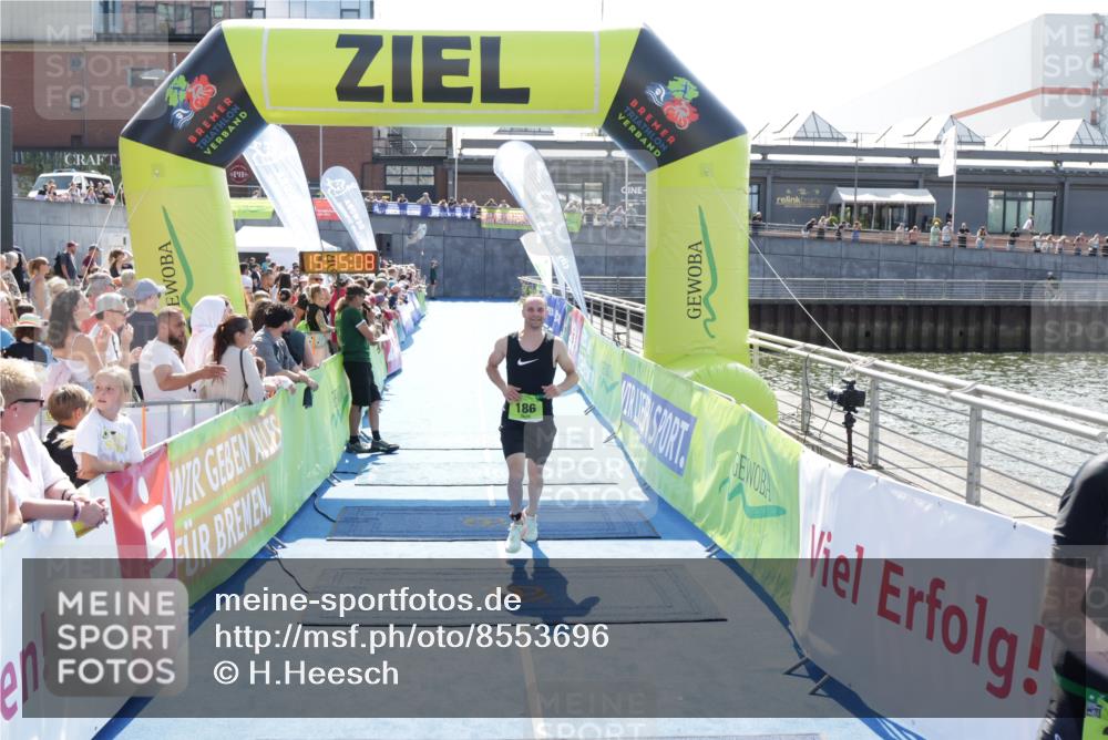 10.08.2025 - GEWOBA Citytriathlon Bremen H.Heesch http://msf.ph/oto/8553696 10.08.2025 15:15:12 Ziel 186, 254 meine-sportfotos.de