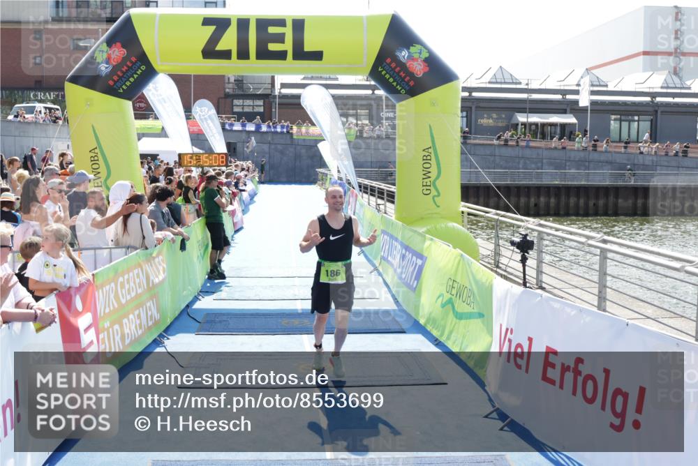 10.08.2025 - GEWOBA Citytriathlon Bremen H.Heesch http://msf.ph/oto/8553699 10.08.2025 15:15:12 Ziel 186, 254 meine-sportfotos.de