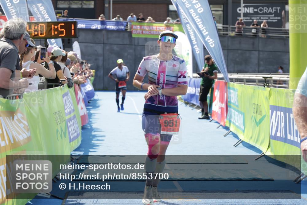 10.08.2025 - GEWOBA Citytriathlon Bremen H.Heesch http://msf.ph/oto/8553700 10.08.2025 14:01:54 Ziel 680, 889, 907, 951 meine-sportfotos.de