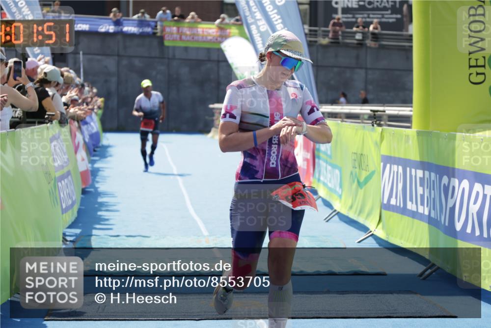 10.08.2025 - GEWOBA Citytriathlon Bremen H.Heesch http://msf.ph/oto/8553705 10.08.2025 14:01:55 Ziel 680, 889, 907, 951 meine-sportfotos.de