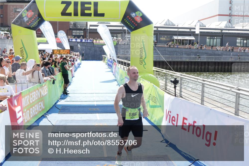 10.08.2025 - GEWOBA Citytriathlon Bremen H.Heesch http://msf.ph/oto/8553706 10.08.2025 15:15:13 Ziel 186, 254 meine-sportfotos.de