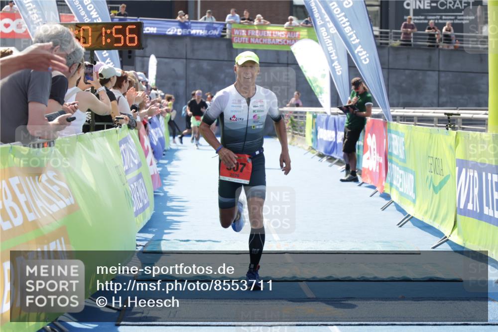 10.08.2025 - GEWOBA Citytriathlon Bremen H.Heesch http://msf.ph/oto/8553711 10.08.2025 14:01:59 Ziel 661, 680, 907, 951 meine-sportfotos.de