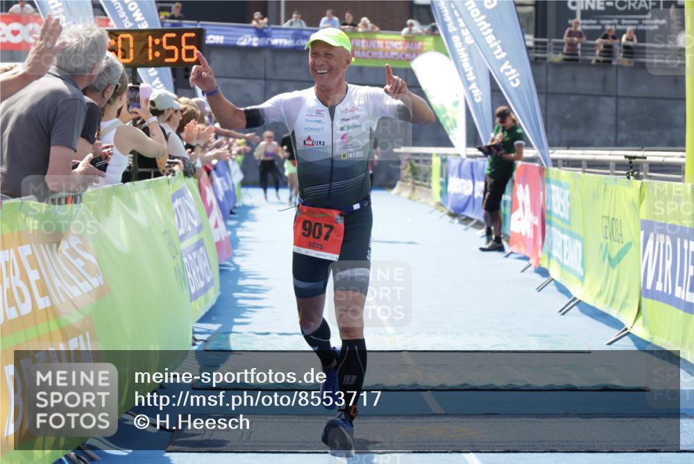 10.08.2025 - GEWOBA Citytriathlon Bremen H.Heesch http://msf.ph/oto/8553717 10.08.2025 14:02:00 Ziel 661, 680, 907, 951 meine-sportfotos.de