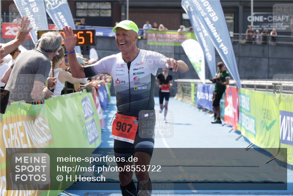 10.08.2025 - GEWOBA Citytriathlon Bremen H.Heesch http://msf.ph/oto/8553722 10.08.2025 14:02:01 Ziel 627, 661, 907, 951 meine-sportfotos.de