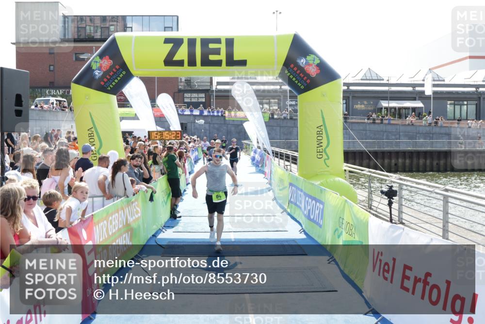10.08.2025 - GEWOBA Citytriathlon Bremen H.Heesch http://msf.ph/oto/8553730 10.08.2025 15:15:27 Ziel 46, 64, 68, 217, 229 meine-sportfotos.de