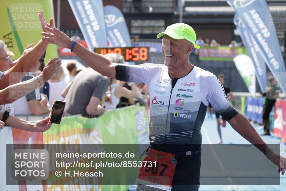 10.08.2025 - GEWOBA Citytriathlon Bremen H.Heesch http://msf.ph/oto/8553731 10.08.2025 14:02:02 Ziel 627, 661, 907 meine-sportfotos.de
