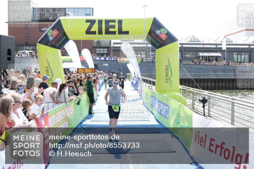 10.08.2025 - GEWOBA Citytriathlon Bremen H.Heesch http://msf.ph/oto/8553733 10.08.2025 15:15:27 Ziel 46, 64, 68, 217, 229 meine-sportfotos.de