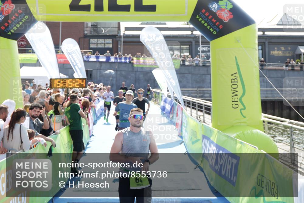 10.08.2025 - GEWOBA Citytriathlon Bremen H.Heesch http://msf.ph/oto/8553736 10.08.2025 15:15:27 Ziel 46, 64, 68, 217, 229 meine-sportfotos.de