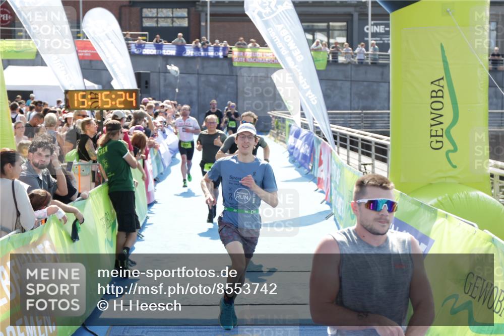 10.08.2025 - GEWOBA Citytriathlon Bremen H.Heesch http://msf.ph/oto/8553742 10.08.2025 15:15:28 Ziel 46, 64, 68, 136, 217, 229 meine-sportfotos.de