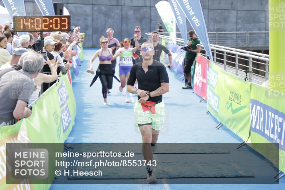 10.08.2025 - GEWOBA Citytriathlon Bremen H.Heesch http://msf.ph/oto/8553743 10.08.2025 14:02:06 Ziel 597, 627, 661, 907, 912, 1011 meine-sportfotos.de