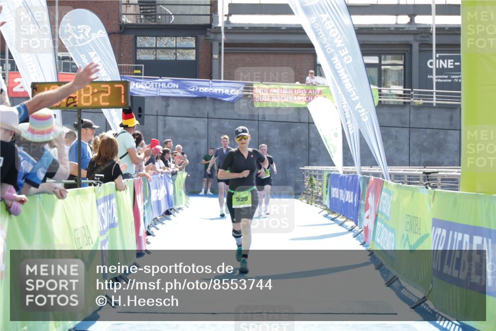 10.08.2025 - GEWOBA Citytriathlon Bremen H.Heesch http://msf.ph/oto/8553744 10.08.2025 15:48:31 Ziel  meine-sportfotos.de