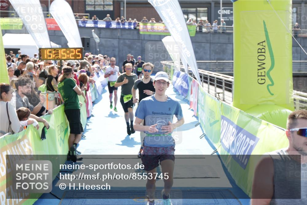 10.08.2025 - GEWOBA Citytriathlon Bremen H.Heesch http://msf.ph/oto/8553745 10.08.2025 15:15:29 Ziel 46, 64, 68, 136, 217, 229, 427 meine-sportfotos.de