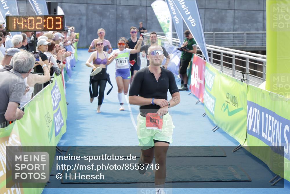 10.08.2025 - GEWOBA Citytriathlon Bremen H.Heesch http://msf.ph/oto/8553746 10.08.2025 14:02:07 Ziel 597, 627, 661, 912, 1011 meine-sportfotos.de