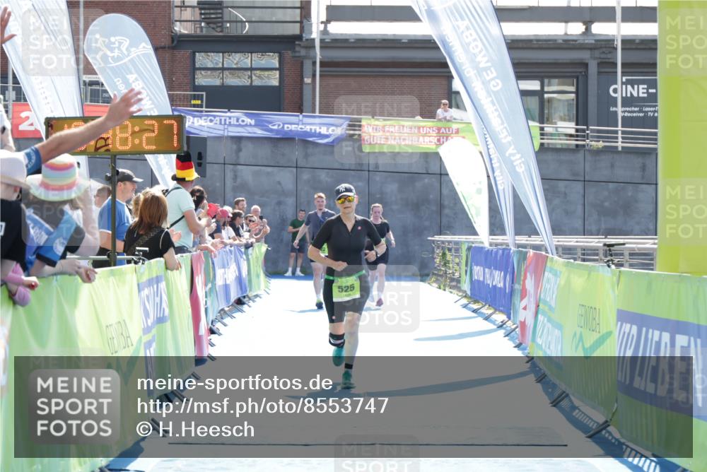 10.08.2025 - GEWOBA Citytriathlon Bremen H.Heesch http://msf.ph/oto/8553747 10.08.2025 15:48:31 Ziel  meine-sportfotos.de