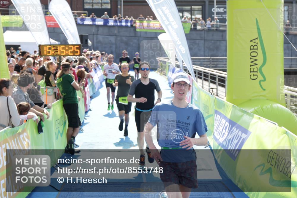 10.08.2025 - GEWOBA Citytriathlon Bremen H.Heesch http://msf.ph/oto/8553748 10.08.2025 15:15:29 Ziel 46, 64, 68, 136, 217, 229, 427 meine-sportfotos.de