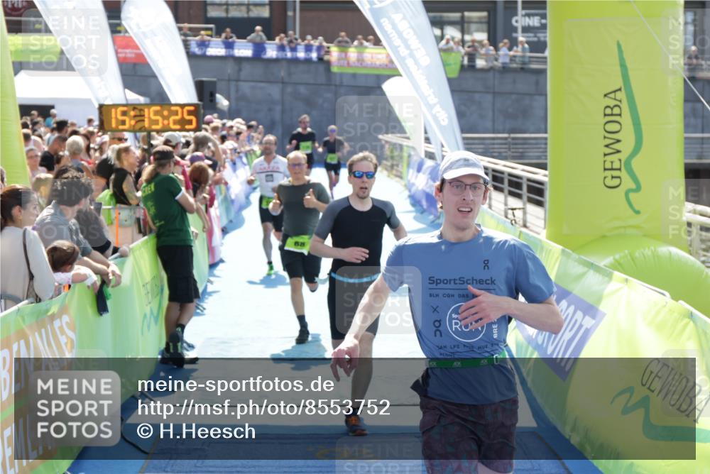 10.08.2025 - GEWOBA Citytriathlon Bremen H.Heesch http://msf.ph/oto/8553752 10.08.2025 15:15:29 Ziel 46, 64, 68, 136, 217, 229, 427 meine-sportfotos.de