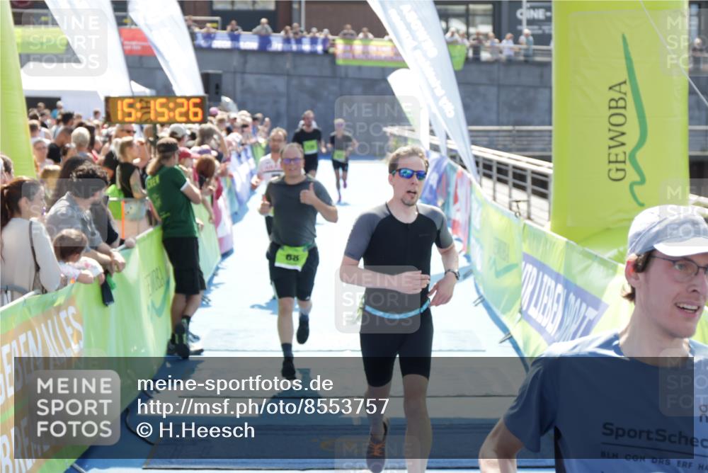 10.08.2025 - GEWOBA Citytriathlon Bremen H.Heesch http://msf.ph/oto/8553757 10.08.2025 15:15:30 Ziel 46, 64, 68, 136, 217, 229, 427 meine-sportfotos.de