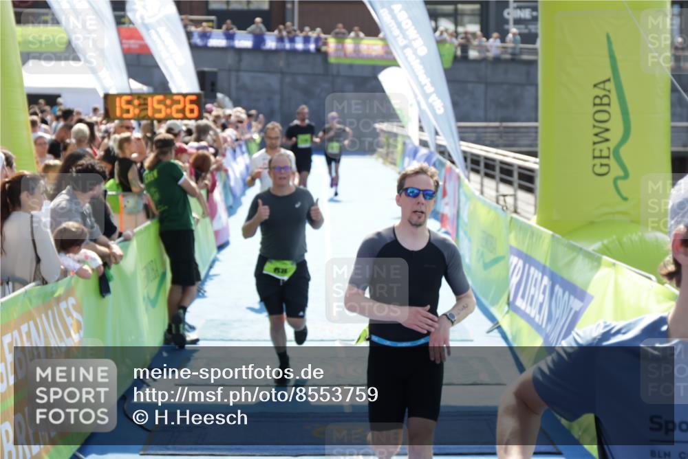 10.08.2025 - GEWOBA Citytriathlon Bremen H.Heesch http://msf.ph/oto/8553759 10.08.2025 15:15:30 Ziel 46, 64, 68, 136, 217, 229, 427 meine-sportfotos.de