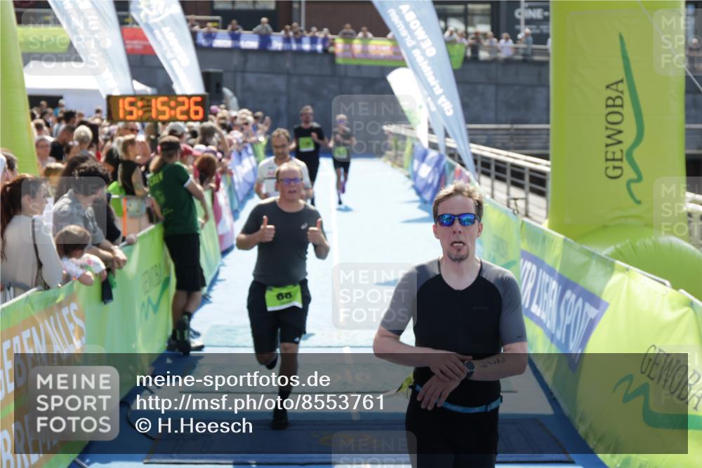 10.08.2025 - GEWOBA Citytriathlon Bremen H.Heesch http://msf.ph/oto/8553761 10.08.2025 15:15:30 Ziel 46, 64, 68, 136, 217, 229, 427 meine-sportfotos.de