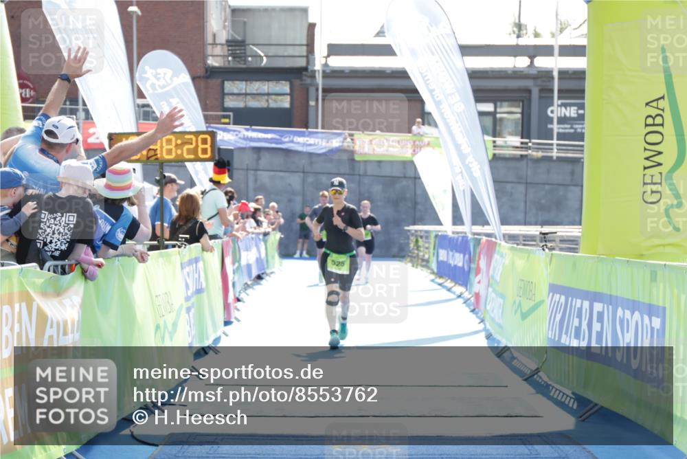 10.08.2025 - GEWOBA Citytriathlon Bremen H.Heesch http://msf.ph/oto/8553762 10.08.2025 15:48:32 Ziel  meine-sportfotos.de