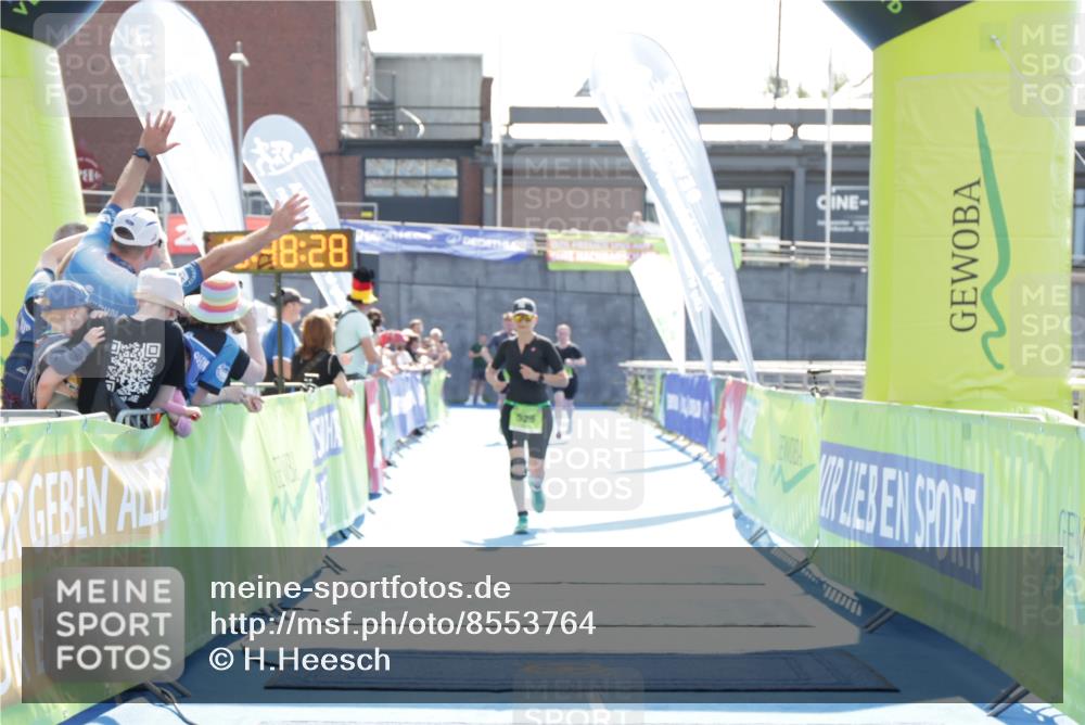 10.08.2025 - GEWOBA Citytriathlon Bremen H.Heesch http://msf.ph/oto/8553764 10.08.2025 15:48:32 Ziel  meine-sportfotos.de