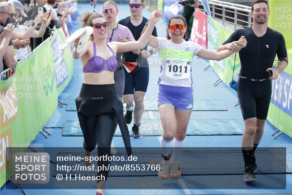 10.08.2025 - GEWOBA Citytriathlon Bremen H.Heesch http://msf.ph/oto/8553766 10.08.2025 14:02:10 Ziel 597, 627, 661, 912, 1011 meine-sportfotos.de