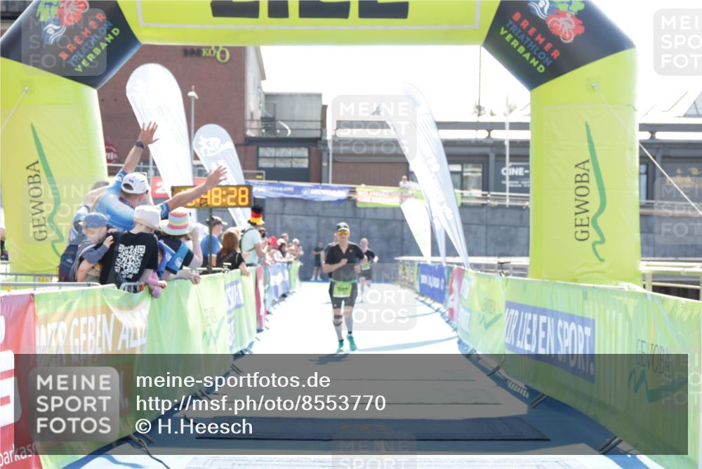 10.08.2025 - GEWOBA Citytriathlon Bremen H.Heesch http://msf.ph/oto/8553770 10.08.2025 15:48:32 Ziel  meine-sportfotos.de