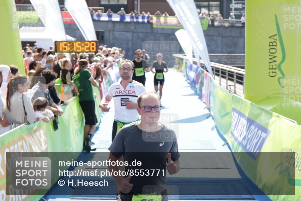 10.08.2025 - GEWOBA Citytriathlon Bremen H.Heesch http://msf.ph/oto/8553771 10.08.2025 15:15:32 Ziel 46, 64, 68, 136, 217, 229, 427 meine-sportfotos.de