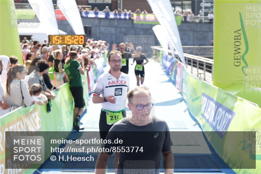 10.08.2025 - GEWOBA Citytriathlon Bremen H.Heesch http://msf.ph/oto/8553774 10.08.2025 15:15:32 Ziel 46, 64, 68, 136, 217, 229, 427 meine-sportfotos.de