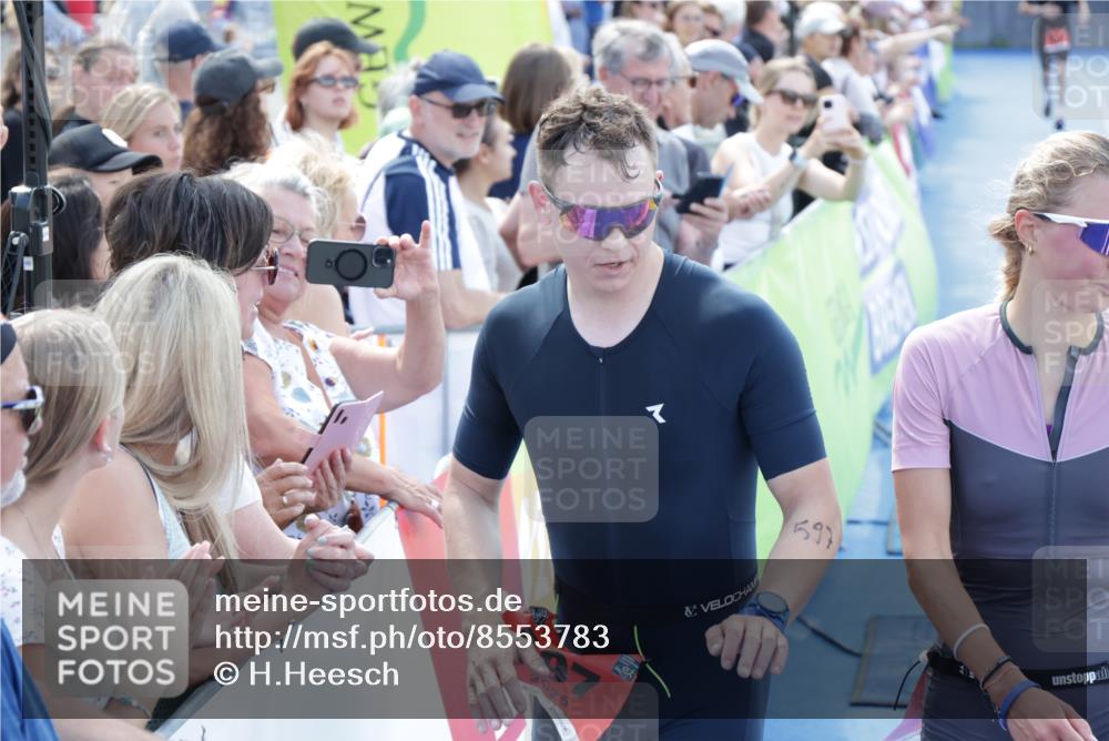 10.08.2025 - GEWOBA Citytriathlon Bremen H.Heesch http://msf.ph/oto/8553783 10.08.2025 14:02:13 Ziel 597, 627, 800, 912, 1011 meine-sportfotos.de