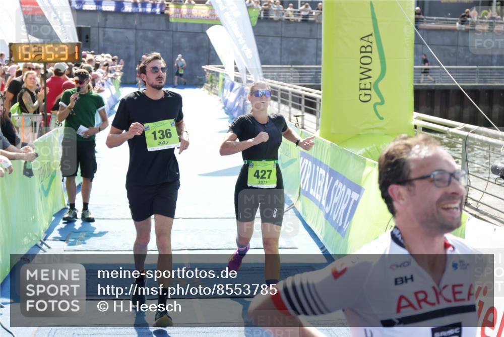 10.08.2025 - GEWOBA Citytriathlon Bremen H.Heesch http://msf.ph/oto/8553785 10.08.2025 15:15:35 Ziel 46, 68, 136, 217, 229, 427 meine-sportfotos.de