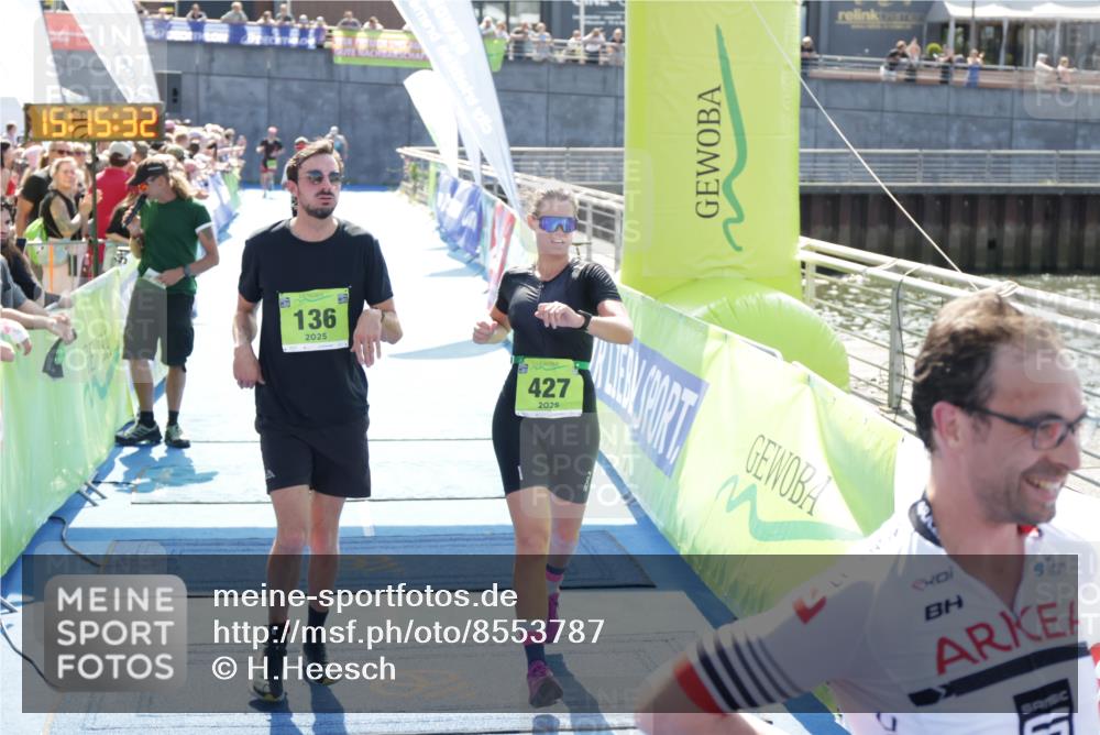 10.08.2025 - GEWOBA Citytriathlon Bremen H.Heesch http://msf.ph/oto/8553787 10.08.2025 15:15:36 Ziel 43, 46, 68, 136, 217, 229, 427 meine-sportfotos.de