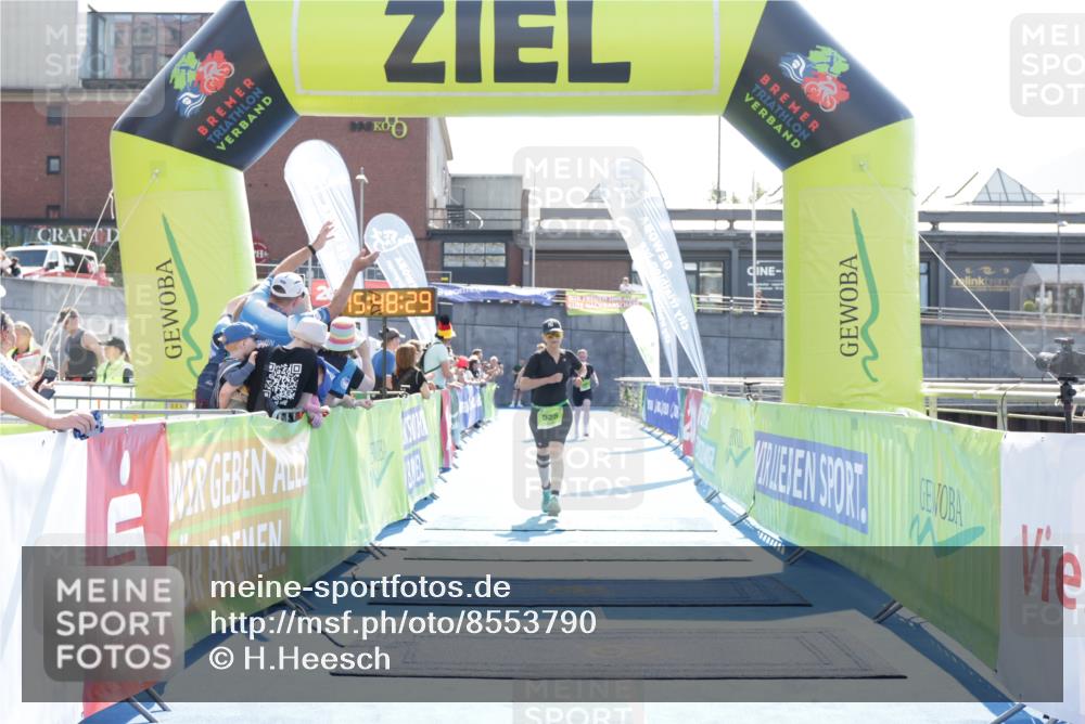10.08.2025 - GEWOBA Citytriathlon Bremen H.Heesch http://msf.ph/oto/8553790 10.08.2025 15:48:33 Ziel 355 meine-sportfotos.de