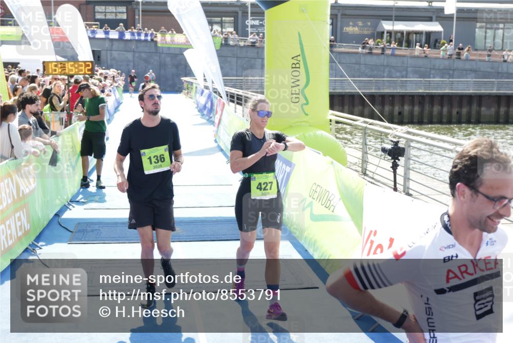 10.08.2025 - GEWOBA Citytriathlon Bremen H.Heesch http://msf.ph/oto/8553791 10.08.2025 15:15:36 Ziel 43, 46, 68, 136, 217, 229, 427 meine-sportfotos.de