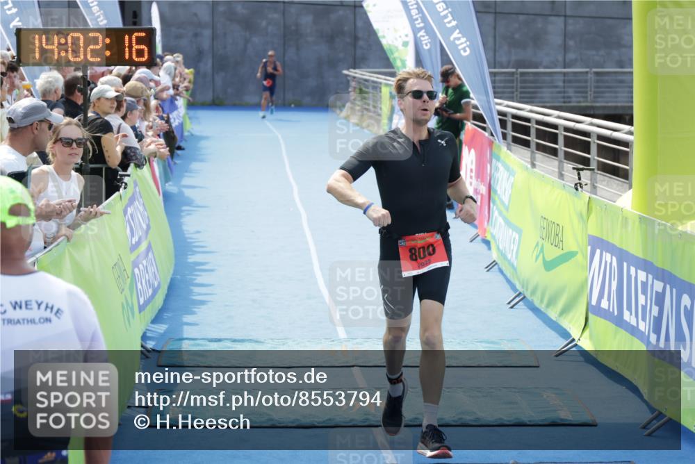 10.08.2025 - GEWOBA Citytriathlon Bremen H.Heesch http://msf.ph/oto/8553794 10.08.2025 14:02:19 Ziel 800 meine-sportfotos.de