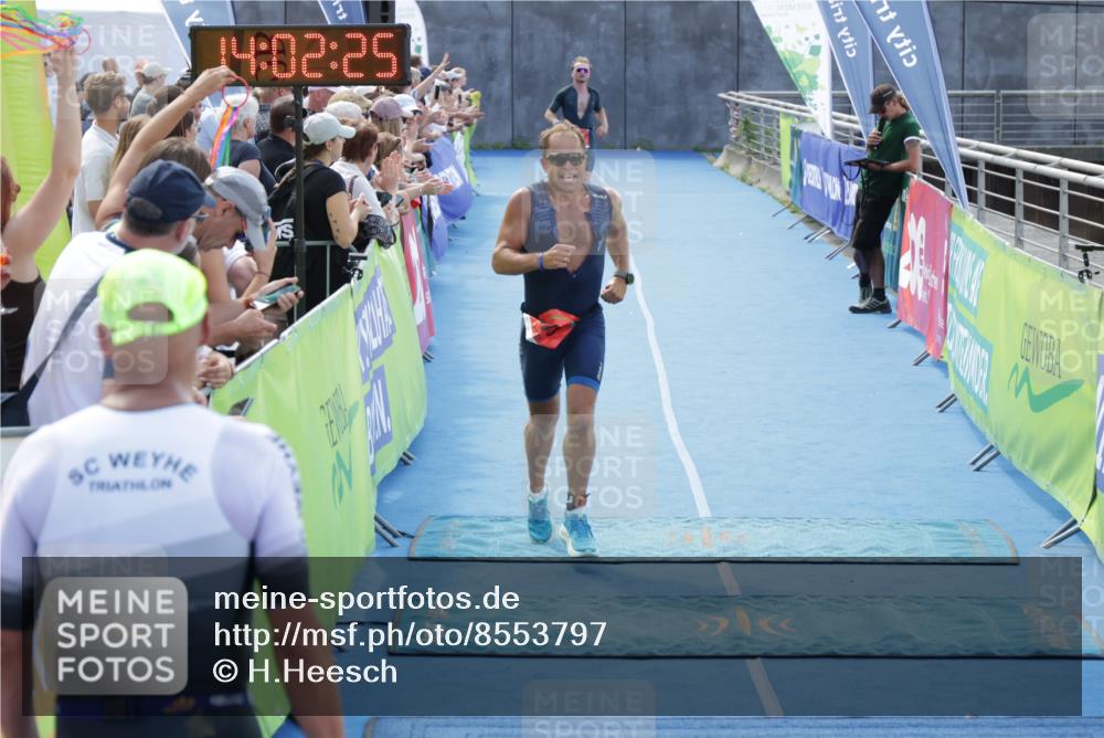 10.08.2025 - GEWOBA Citytriathlon Bremen H.Heesch http://msf.ph/oto/8553797 10.08.2025 14:02:29 Ziel 595, 873 meine-sportfotos.de