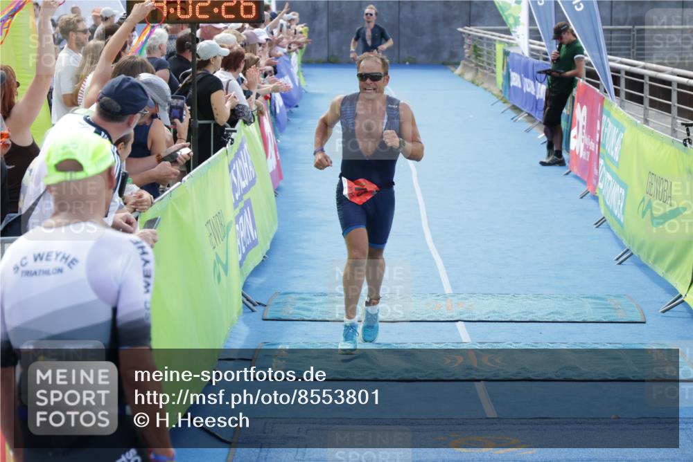 10.08.2025 - GEWOBA Citytriathlon Bremen H.Heesch http://msf.ph/oto/8553801 10.08.2025 14:02:29 Ziel 595, 873 meine-sportfotos.de