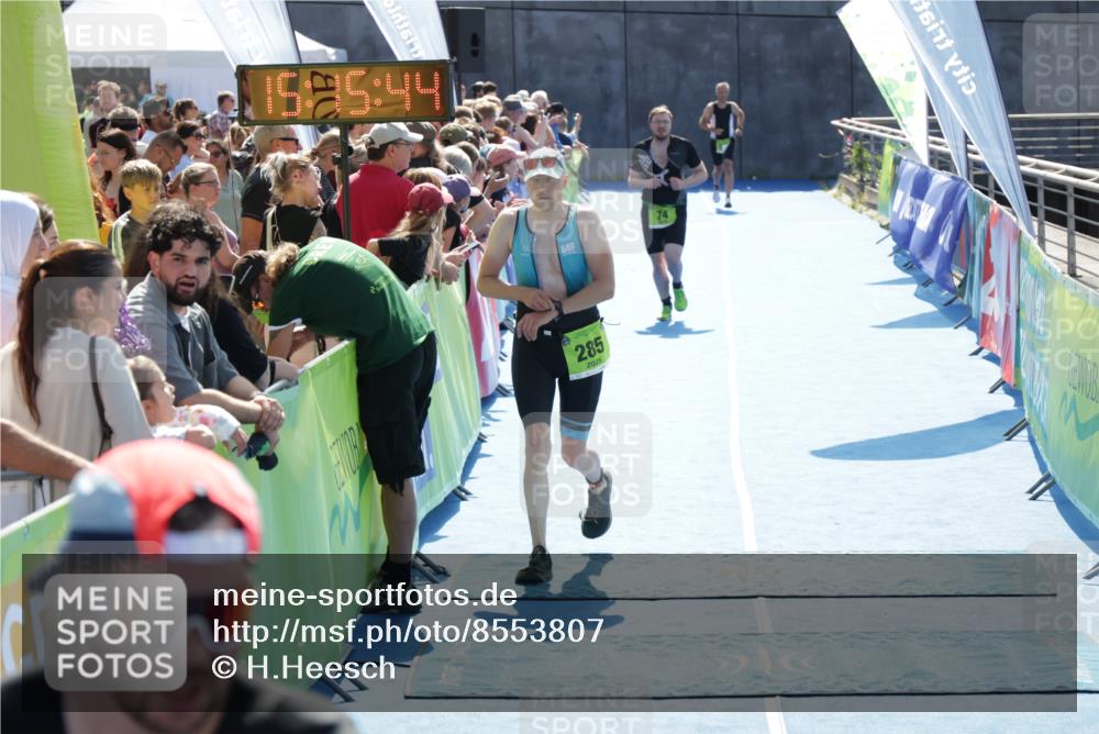 10.08.2025 - GEWOBA Citytriathlon Bremen H.Heesch http://msf.ph/oto/8553807 10.08.2025 15:15:48 Ziel 43, 74, 216, 285 meine-sportfotos.de